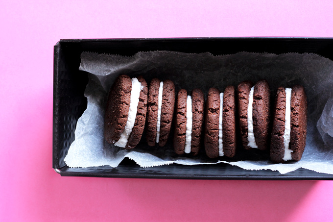 Vegan Whoopie Pies - Easy 4 ingredient snack filled with sweet coconut whipped cream and a melty dreamy chocolate cookie. NeuroticMommy.com #vegan #glutenfree