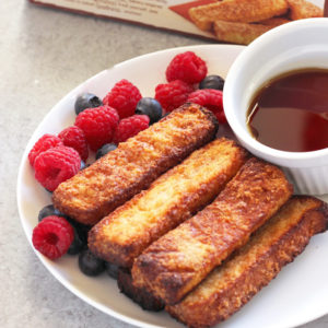 Easy Baked French Toast Sticks On the Go - Easy on the go breakfast for adults or kids! NeuroticMommy.com #vegetarian #breakfast