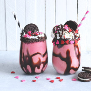 Strawberry Chocolate Dream Smoothie - An indulgent smoothie perfect for last minute romantic recipe for those sweet people in your life. NeuroticMommy.com #valentinesday #love #vegan #smoothie