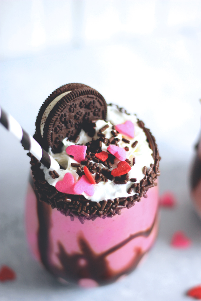 Strawberry Chocolate Dream Smoothie - An indulgent smoothie perfect for last minute romantic recipe for those sweet people in your life. NeuroticMommy.com #valentinesday #love #vegan #smoothie