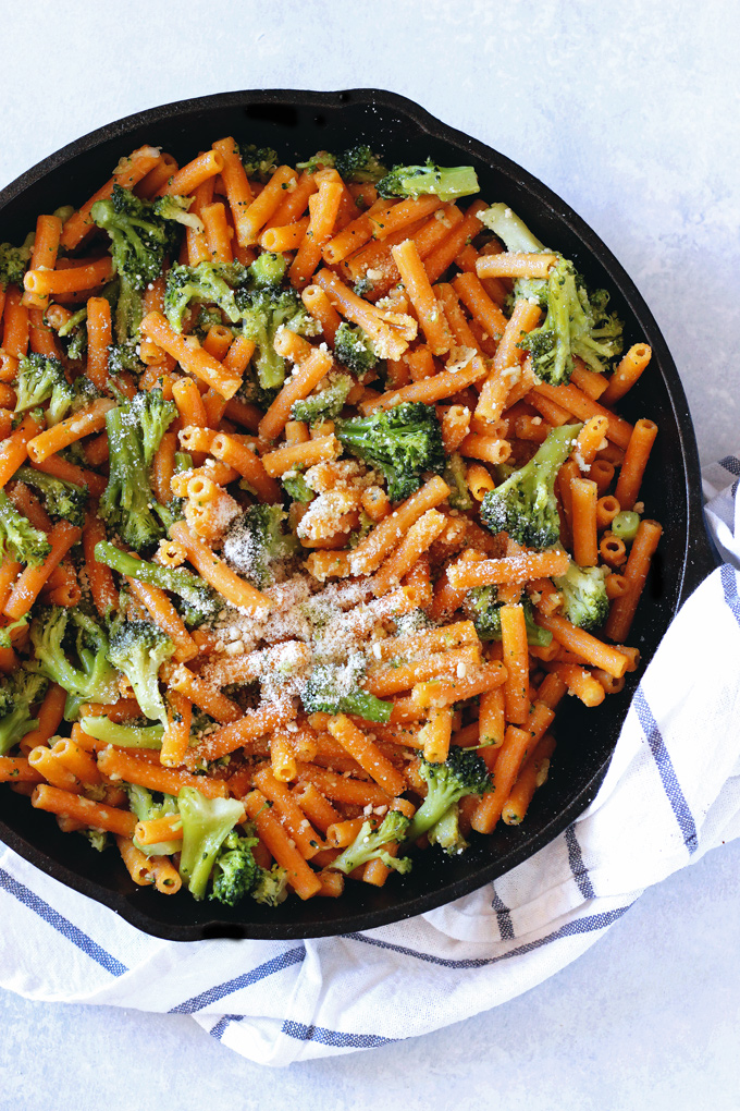 Lentil Pasta With Vegan Butter & Garlic Sauce - A super healthy easy dinner made in 15 minutes! A weeknight favorite. NeuroticMommy.com #vegandinners #plantbased #healthy