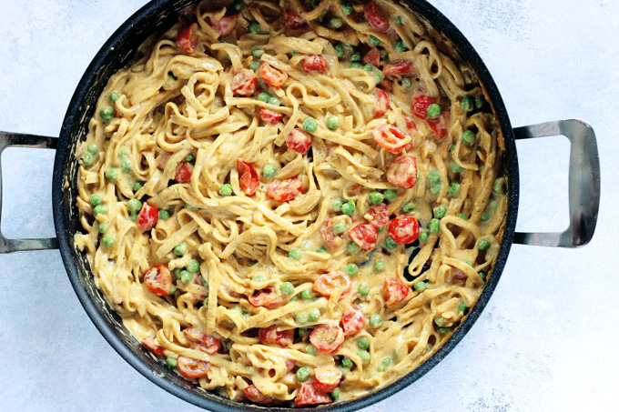 One Pot Vegan Fettuccine Alfredo with Peas and Roasted Cherry Tomatoes - Creamy healthy deliciousness all in one pot. NeuroticMommy.com #vegan #dinner #healthy