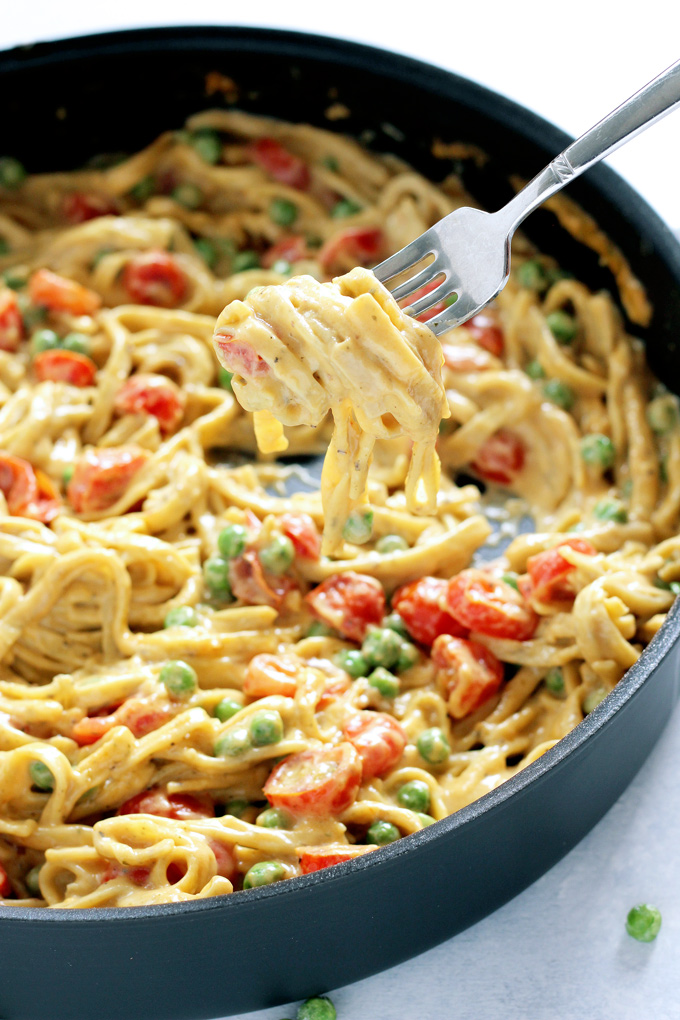 One Pot Vegan Fettuccine Alfredo with Peas and Roasted Cherry Tomatoes - Creamy healthy deliciousness all in one pot. NeuroticMommy.com #vegan #dinner #healthy