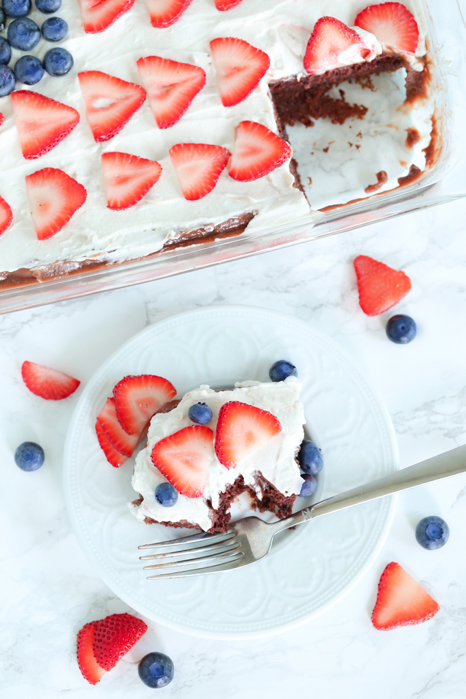 American Flag Chocolate Pudding Poke Cake - A festive fun way to decorate your cakes this summer. Made with all vegan ingredients and coconut whip cream, you cannot go wrong. NeuroticMommy.com #vegan #cake #chocolate