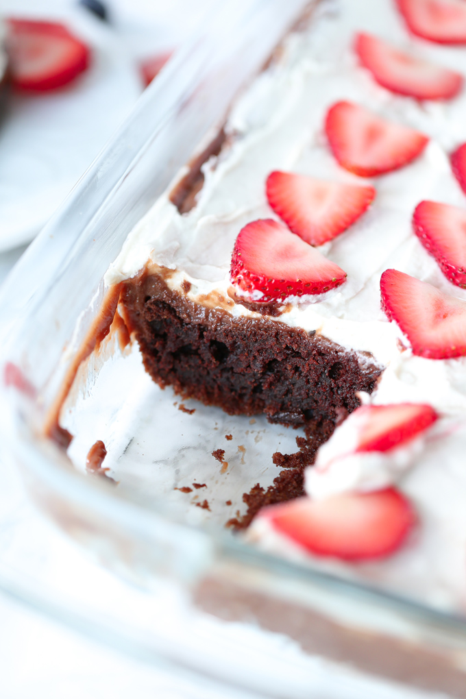 American Flag Chocolate Pudding Poke Cake - A festive fun way to decorate your cakes this summer. Made with all vegan ingredients and coconut whip cream, you cannot go wrong. NeuroticMommy.com #vegan #cake #chocolate