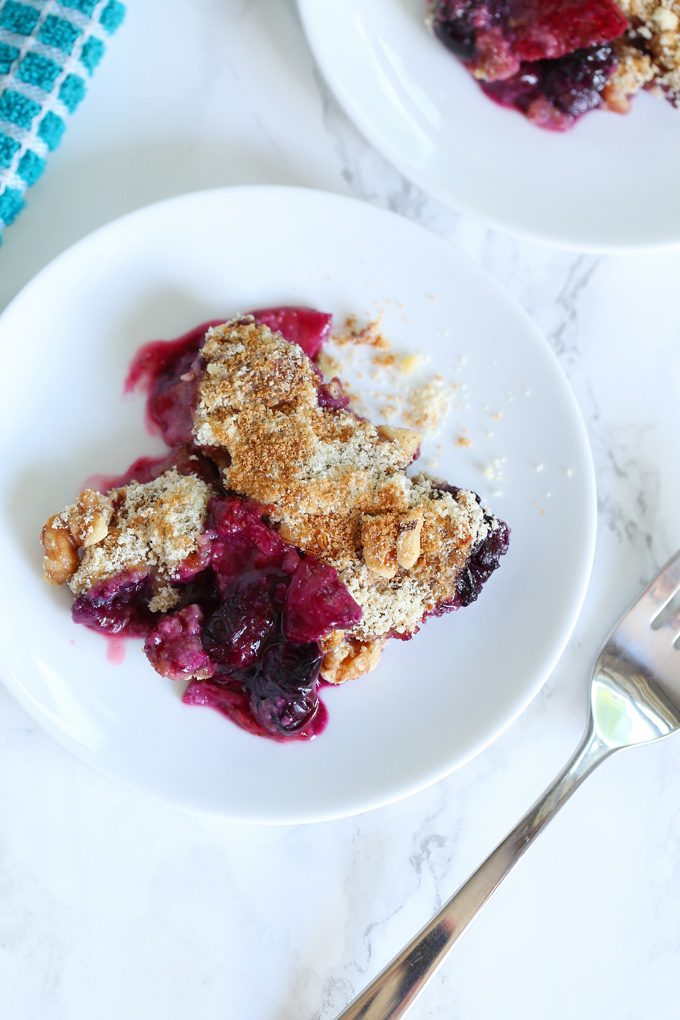 Mixed Berry Crumb Bake - This berry rich breakfast can be made as a healthy quick dessert too! Highly nutritious, naturally sweet, vegan and gluten free! NeuroticMommy.com #vegan #glutenfree #paleo