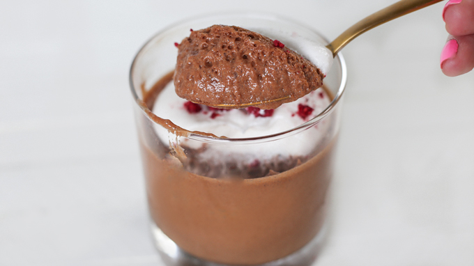 2 Ingredient Vegan Chocolate Mousse - Made with aquafaba this creamy & delicious treat is made with only 2 healthy ingredients. The perfect chocolate snack! NeuroticMommy.com #vegansnacks #veganmousse, #chocolatemousse, #aquafaba