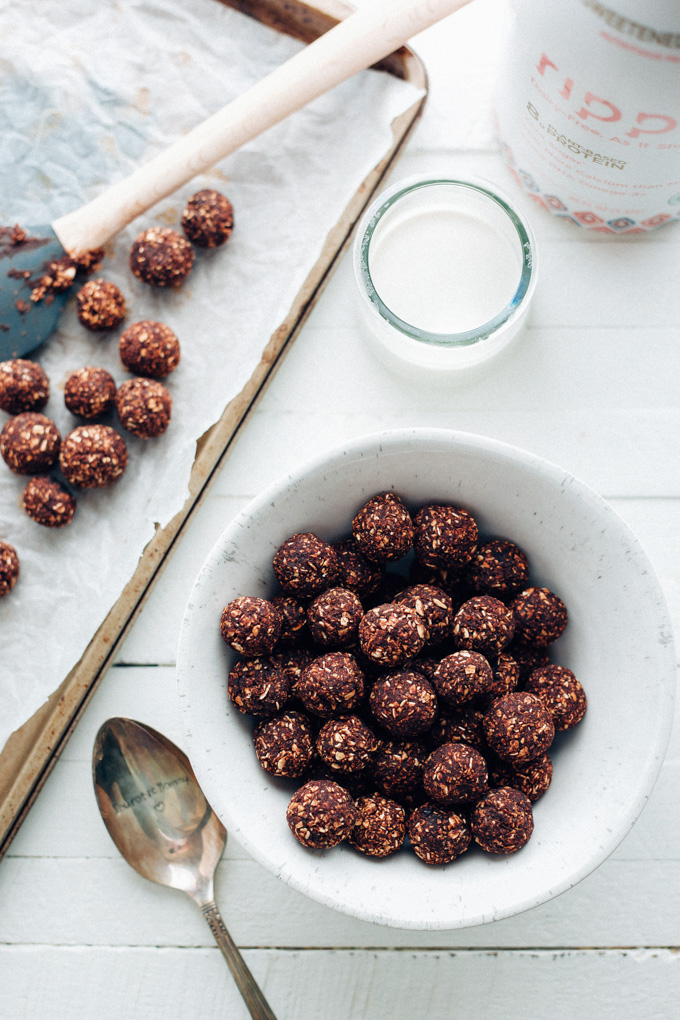 Homemade Vegan Cocoa Puffs - 4 ingredient chocolatey cereal that's naturally sweetened and perfect for breakfast! You can even enjoy these as a dry snack. NeuroticMommy.com #vegan #cereal #cocoapuffs