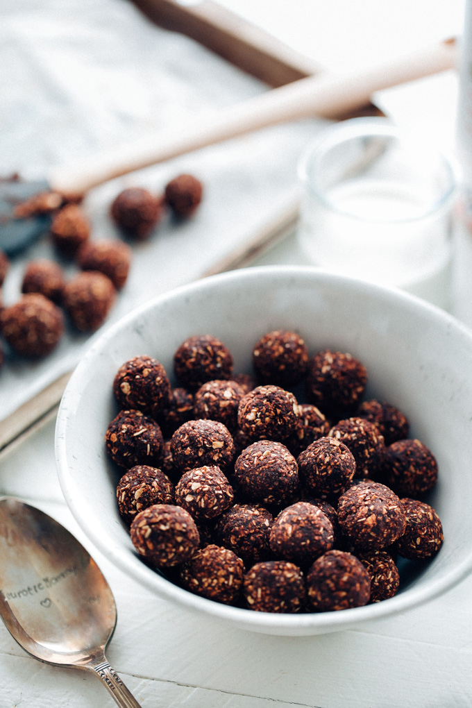 Homemade Vegan Cocoa Puffs - 4 ingredient chocolatey cereal that's naturally sweetened and perfect for breakfast! You can even enjoy these as a dry snack. NeuroticMommy.com #vegan #cereal #cocoapuffs