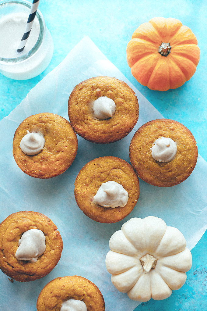 Maple Corn Muffins with Pumpkin Spice Cashew Cream Filling - Maple Corn Muffins with Pumpkin Spice Cashew Cream Filling - Healthy corn muffins full of flavor with hints of maple and pecan, they're perfect for fall. NeuroticMommy.com #veganmuffins #cornmuffins #pumpkin