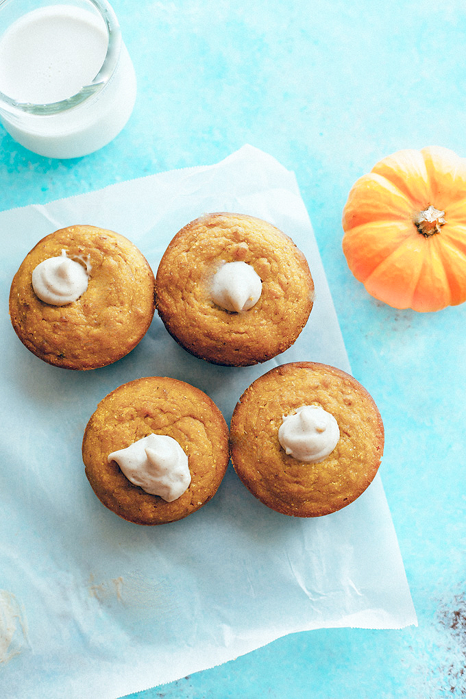 Maple Corn Muffins with Pumpkin Spice Cashew Cream Filling - Maple Corn Muffins with Pumpkin Spice Cashew Cream Filling - Healthy corn muffins full of flavor with hints of maple and pecan, they're perfect for fall. NeuroticMommy.com #veganmuffins #cornmuffins #pumpkin