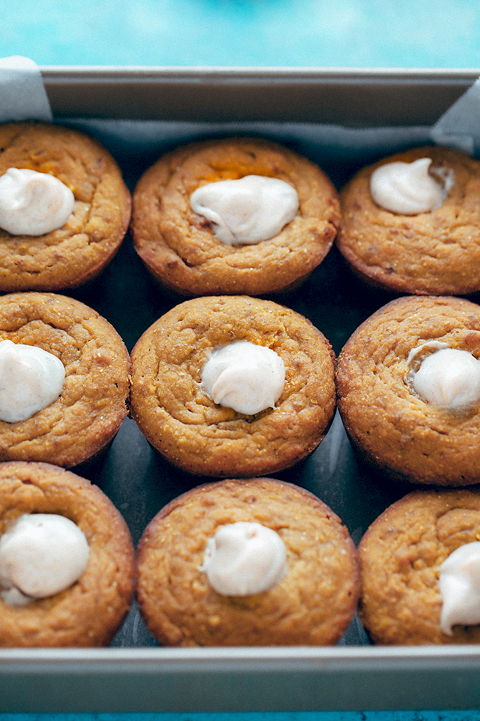 Maple Corn Muffins with Pumpkin Spice Cashew Cream Filling - Maple Corn Muffins with Pumpkin Spice Cashew Cream Filling - Healthy corn muffins full of flavor with hints of maple and pecan, they're perfect for fall. NeuroticMommy.com #veganmuffins #cornmuffins #pumpkin