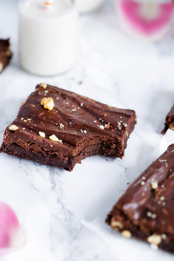 Raw Vegan Walnut Brownies With Chocolate Ganache - Hands down the best no bake vegan brownies EVER! No refined sugars and gluten free. NeuroticMommy.com #vegan #brownies #raw