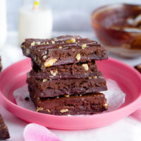 Raw Vegan Walnut Brownies With Chocolate Ganache - Hands down the best no bake vegan brownies EVER! No refined sugars and gluten free. NeuroticMommy.com #vegan #brownies #raw