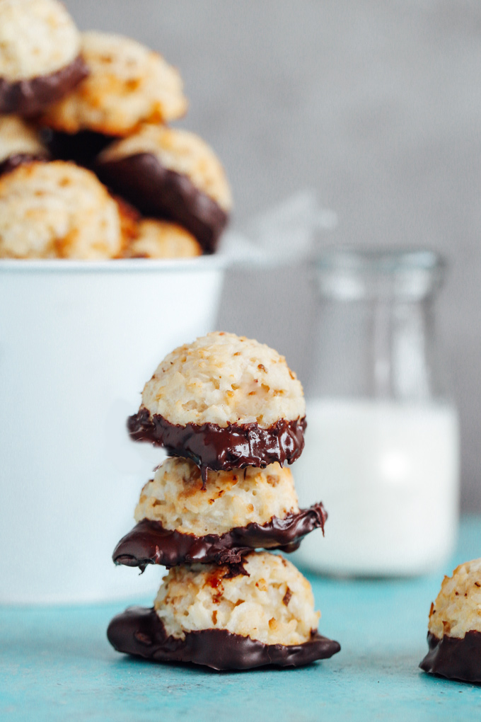 Vegan Coconut Macaroons - Dipped in dark chocolate, these are full of healthy fats and sweetened with monk fruit. A perfect fat bomb for keto. Neuroticmommy.com #vegan #keto #snacks