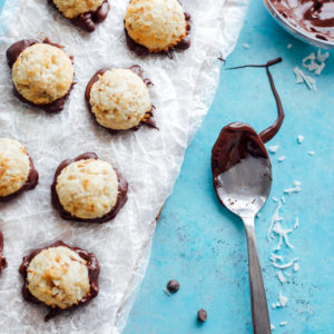 Vegan Coconut Macaroons - Dipped in dark chocolate, these are full of healthy fats and sweetened with monk fruit. A perfect fat bomb for keto. Neuroticmommy.com #vegan #keto #snacks