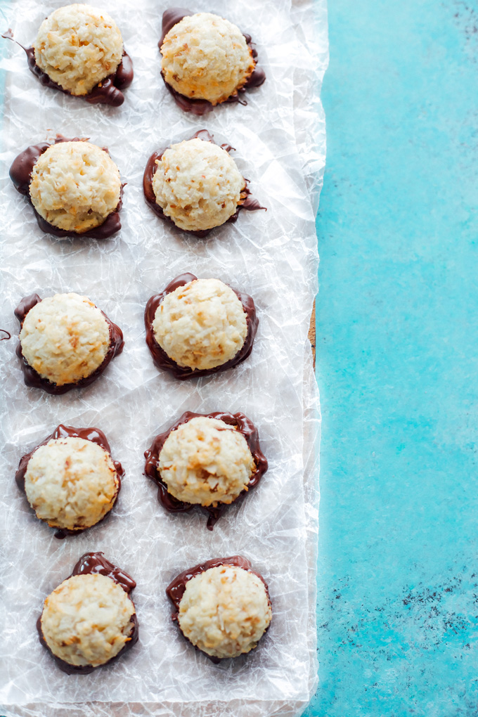 Vegan Coconut Macaroons - Dipped in dark chocolate, these are full of healthy fats and sweetened with monk fruit. A perfect fat bomb for keto. Neuroticmommy.com #vegan #keto #snacks