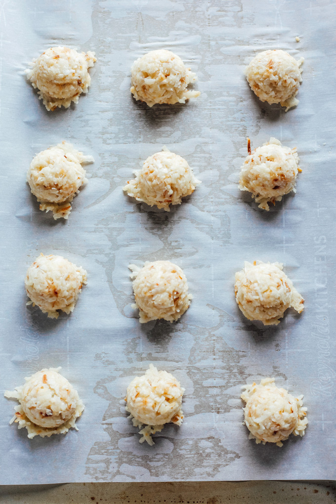 Vegan Coconut Macaroons - Dipped in dark chocolate, these are full of healthy fats and sweetened with monk fruit. A perfect fat bomb for keto. Neuroticmommy.com #vegan #keto #snacks