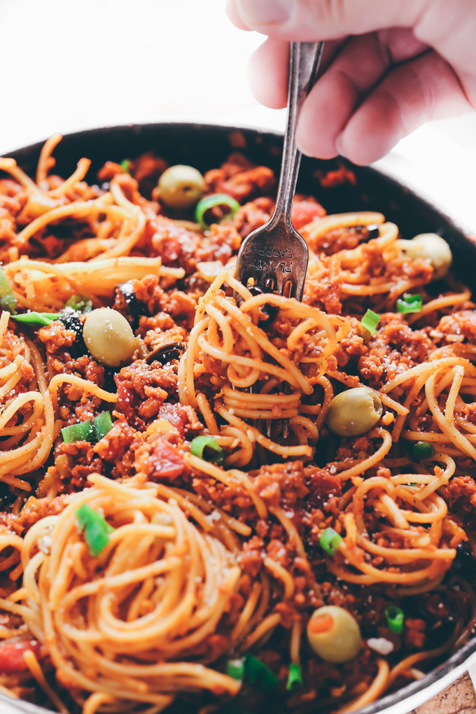 Vegan Taco Spaghetti - Spaghetti with all the delicious vegan cheesy taco fixings, an easy weeknight dinner, and super quick clean up! NeuroticMommy.com #vegan #vegantacos