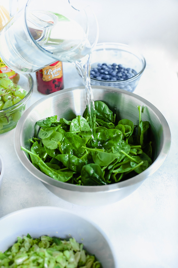 How To Properly Clean Your Fruits and Veggies - Ensure quality freshness and cleanliness by cleaning your fruits and veggies properly and thoroughly. NeuroticMommy.com 