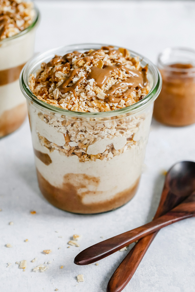 Vegan Salted Caramel Blended Oats is a fun way to spruce things up for breakfast all while keeping it super tasty and healthy. Dazzled with salted caramel made from almond butter, this creamy deliciousness is what you need to fuel up you and your kids day! NeuroticMommy.com #vegan #blendedoats