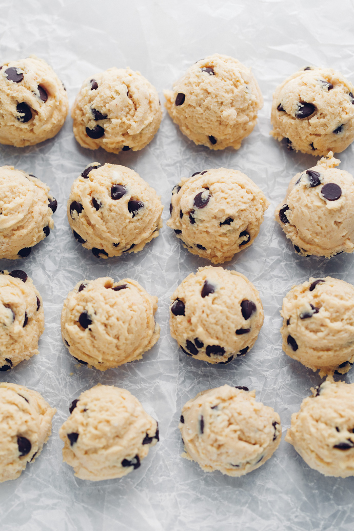 Vegan Cookie Dough Cheesecake Bites - If your a cookie dough and cheesecake lover then these are the bites for you! Made with sugar free dark chocolate chips, sweetened with monk fruit, making this low carb snack a must have. NeuroticMommy.com #vegan #fatbomb #keto #snacks