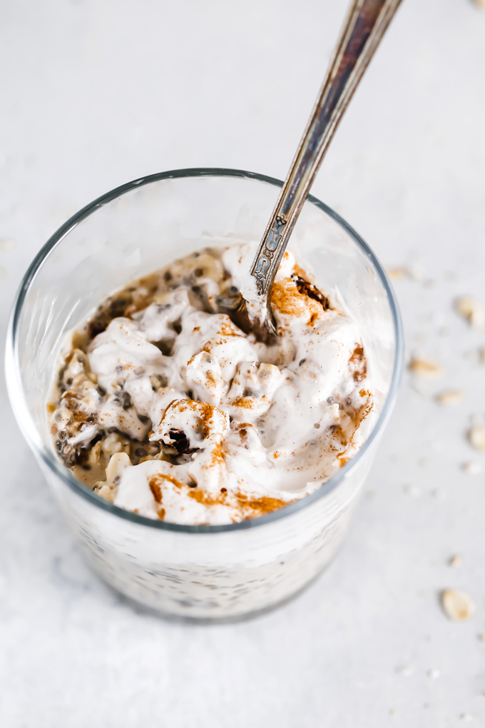 Cinnamon Raisin Overnight Oats - Creamy oats with warming hints of cinnamon and sweet raisins throughout. Topped with coconut yogurt for added deliciousness. Perfect for on the go or meal prepping. NeuroticMommy.com #vegan #overnightoats