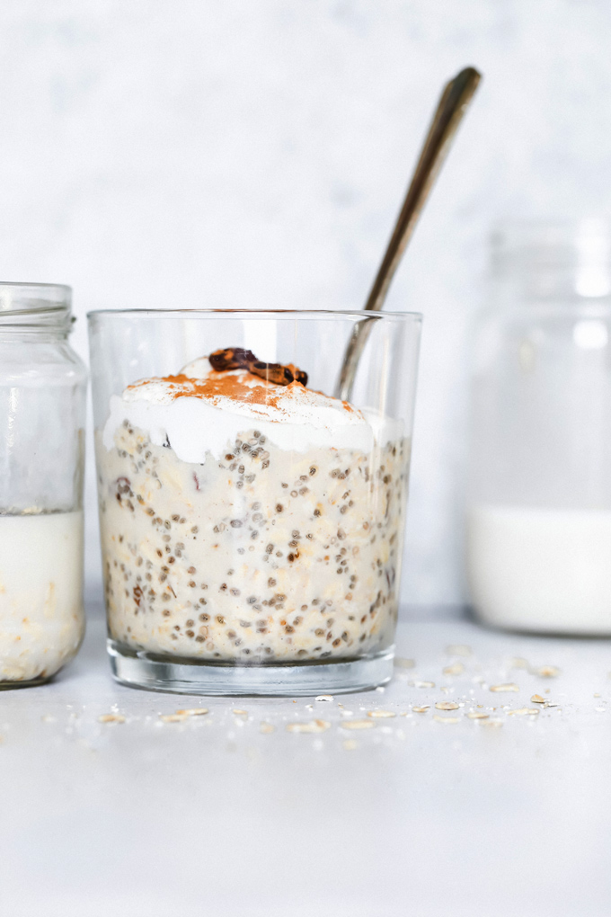 Cinnamon Raisin Overnight Oats - Creamy oats with warming hints of cinnamon and sweet raisins throughout. Topped with coconut yogurt for added deliciousness. Perfect for on the go or meal prepping. NeuroticMommy.com #vegan #overnightoats