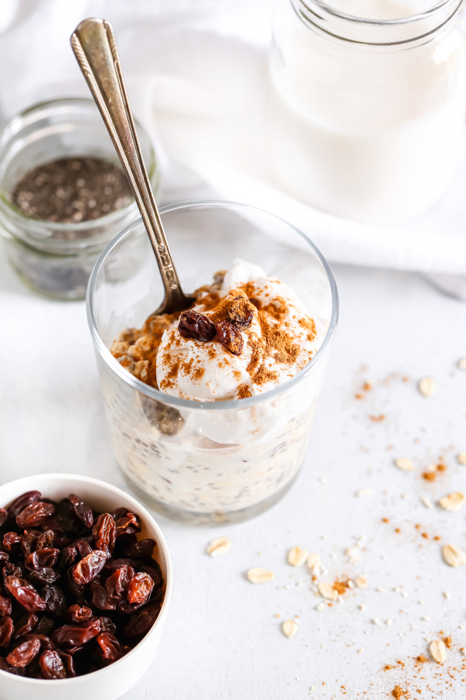 Cinnamon Raisin Overnight Oats - Creamy oats with warming hints of cinnamon and sweet raisins throughout. Topped with coconut yogurt for added deliciousness. Perfect for on the go or meal prepping. NeuroticMommy.com #vegan #overnightoats