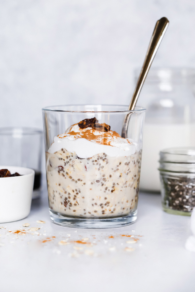 Cinnamon Raisin Overnight Oats - Creamy oats with warming hints of cinnamon and sweet raisins throughout. Topped with coconut yogurt for added deliciousness. Perfect for on the go or meal prepping. NeuroticMommy.com #vegan #overnightoats