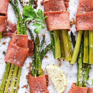 Vegan Bacon Wrapped Asparagus - Super easy and delicious low carb, vegan keto friendly side dish to make anytime. Crispy bacon wrapped around asparagus topped with vegan parmesan and a sprinkle of lemon is all sorts of perfect. NeuroticMommy.com #vegan #thanksgiving #veganketo #keto