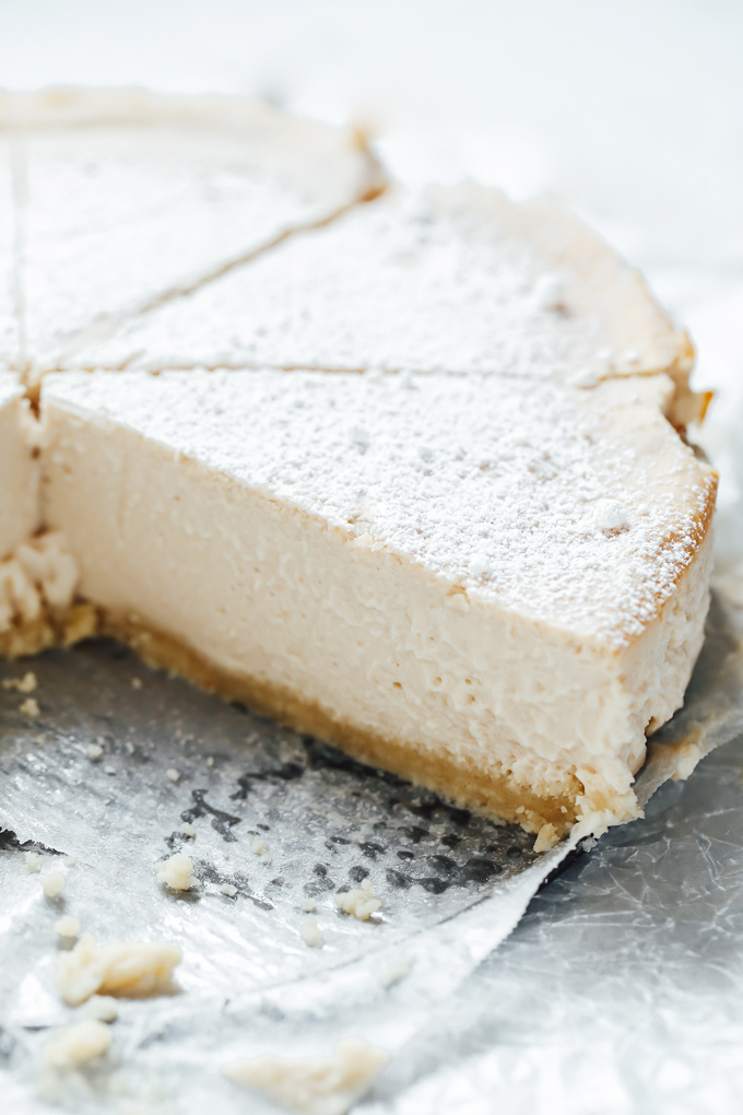 Vegan Keto Classic Style Cheesecake - A creamy plain cheesecake with a delicious buttery crust. Super easy and will be eaten by anyone, it's that good. Neuroticmommy.com #vegan #veganketo #cheesecake #christmas #holidays