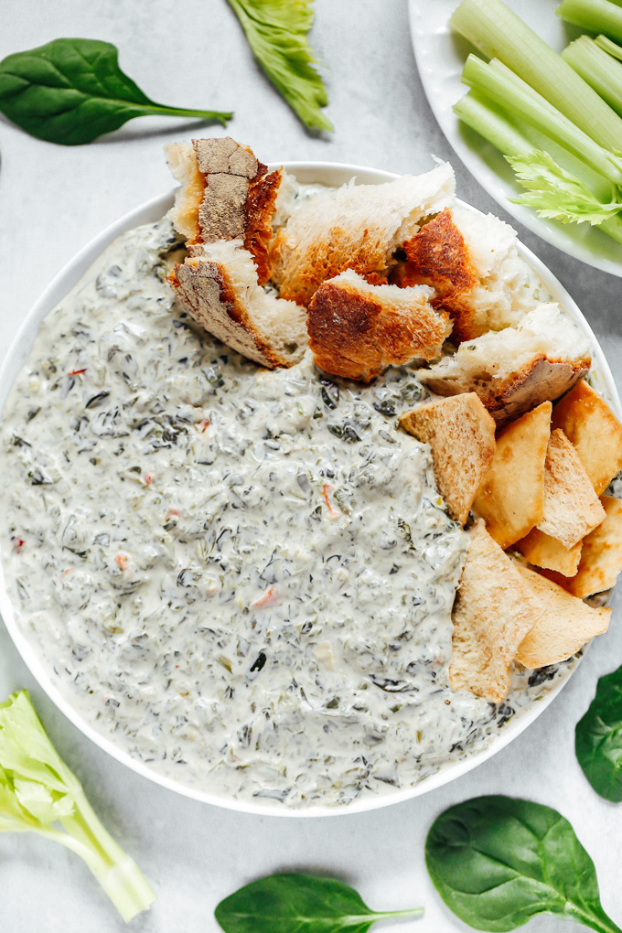 A creamy irresistable party perfect spinach dip that will always win the hearts of your family and friends. NeuroticMommy.com #vegan #Christmas #spinachdip