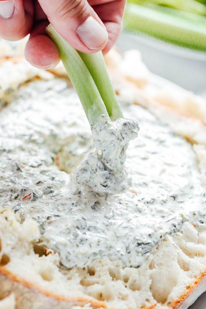 A creamy irresistable party perfect spinach dip that will always win the hearts of your family and friends. NeuroticMommy.com #vegan #Christmas #spinachdip