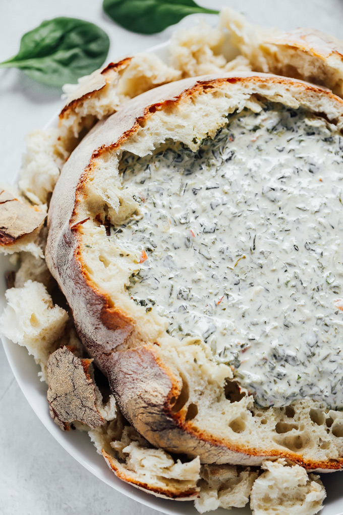 A creamy irresistable party perfect spinach dip that will always win the hearts of your family and friends. NeuroticMommy.com #vegan #Christmas #spinachdip