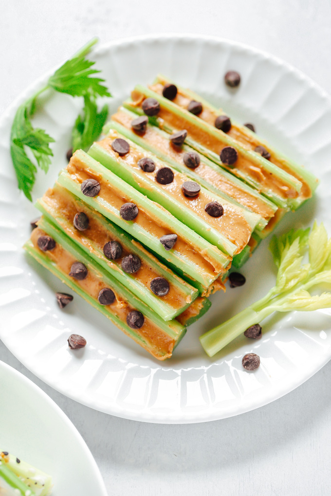 Vegan Keto Celery Snacks - For the carb conscious, filled with creamy goodness through every bite making this a snack to look forward to. NeuroticMommy.com #veganketo 