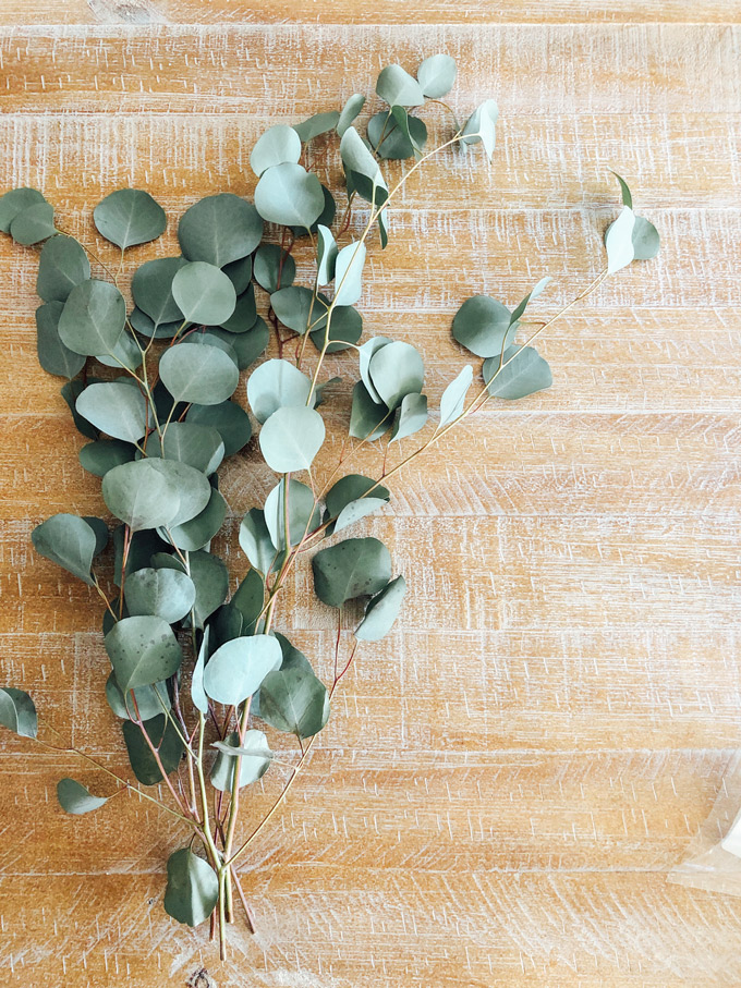 Hanging Eucalyptus in your Shower looks so pretty, spa like, but not only that, it provides a sense of peace and tranquility along with other healing properties. Think anti-stress, energizing and decongesting benefits. NeuroticMommy.com #wellness #healing #eucalyptus